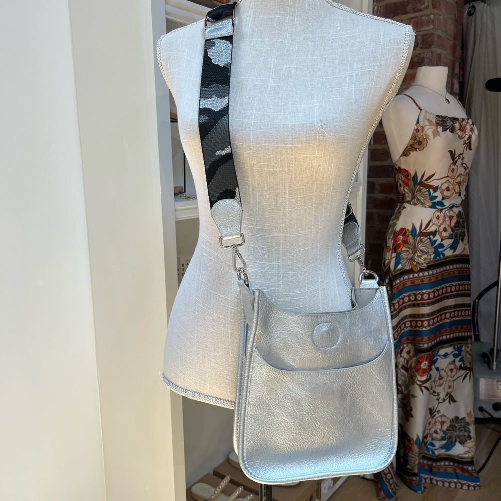 Ah-dorned Messenger Crossbody, Silver, Medium size, EUC